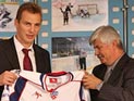 Сергей Федоров получил свитер "Магнитки" с 18-м номером