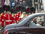 Бордовый Bentley стоимостью более 12 миллионов евро, видимо, долго стоял на холоде, отказывался заводиться