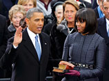 На церемонии присутствуют жена президента Мишель Обама, его дочери - 14-летняя Малия и 11-летняя,бывшие президенты США Джимми Картер и Билл Клинтон с супругами члены Сената и Палаты представителей, члены Верховного суда и многочисленные гости