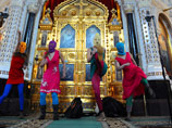 Выступление Pussy Riot в храме Христа Спасителя в Москве, за которое участницы группы Надежда Толоконникова и Мария Алехина отбывают двухлетние тюремные сроки по обвинению в хулиганстве, представлено в номинации "Музыкальный момент года"