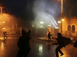 В ночь на воскресенье демонстранты подожгли президентский дворец