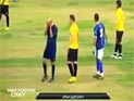 В Тунисе футбольный арбитр расплакался во время матча (ВИДЕО) В Тунисе футбольный арбитр расплакался во время матча (ВИДЕО)