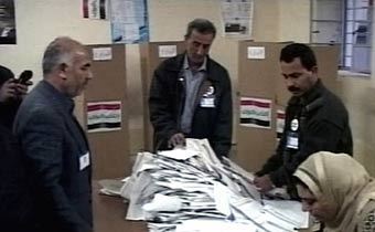 Подсчет голосов после выборов в Ираке. Кадр телеканала НТВ.
