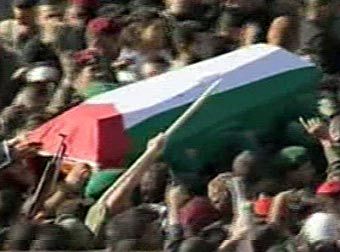 Вертолет с гробом Ясира Арафата на площади в Рамалле, Кадр CNN