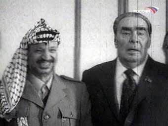 Ясир Арафат и Леонид Брежнев. Кадр, показанный в эфире ТК "Россия"