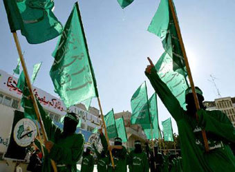 Активисты группировки ХАМАС на демонстрации, фото Reuters