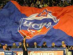 Фанаты ЦСКА пустили по трибунам флаг клуба. Фото Дмитрий Борщов, "Телеспорт.Ru"