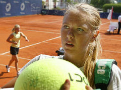 Мария Шарапова в Берлине раздает автографы. Фото с сайта sharapova.ru
