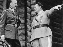 Герман Геринг объясняет что-то маршалу Маннергейму. Фото с сайта hist.ru