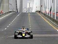 Дэвид Култхард на Босфорском мосту. Фото с сайта f1live.com Дэвид Култхард на Босфорском мосту. Фото с сайта f1live.com