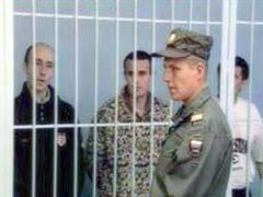 Обвиняемые в зале суда Нижневартовска, кадр Первого канала с сайта 1tv.ru Обвиняемые в зале суда Нижневартовска, кадр Первого канала с сайта 1tv.ru