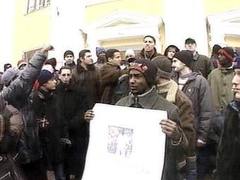 Акция протеста иностранных студентов, кадр из досье НТВ Акция протеста иностранных студентов, кадр из досье НТВ