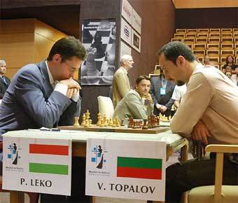 Петер Леко против Веселина Топалов. Фото с официального сайта турнира