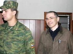 Михаил Ходорковский в здании Мосгорсуда. Фото Reuters, архив Михаил Ходорковский в здании Мосгорсуда. Фото Reuters, архив