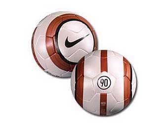 Футбольный мяч фирмы Nike. Фото с сайта uncrate.com