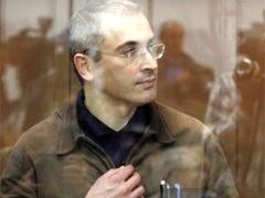 Михаил Ходорковский в зале суда. Фото Reuters Михаил Ходорковский в зале суда. Фото Reuters