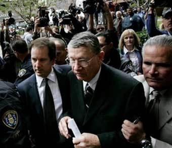 Рэнди Каннингем входит в здание суда. Фото AFP