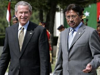 Джордж Буш и Первез Мушарраф. Фото AFP
