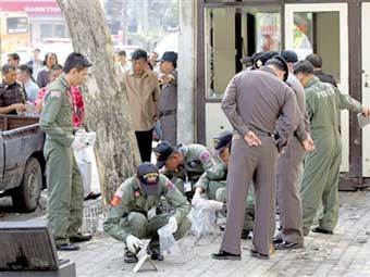 Спецслужбы на месте взрыва в Бангкоке. Фото AFP