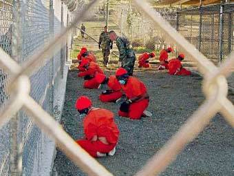 Заключенные на базе Гуантанамо. Архивное фото Reuters