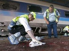 На месте разрыва ракеты, пущенной с территории Ливана. Фото AFP На месте разрыва ракеты, пущенной с территории Ливана. Фото AFP