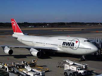 Boeing 747-400  Northwest Airlines.   Sekicho   wikipedia.org