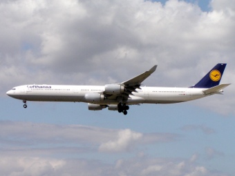A340  Lufthansa.   Arcturus   Wikimedia Commons
