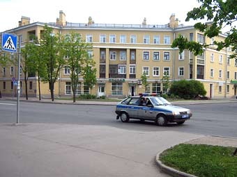 Милицейский автомобиль в Колпино. Фото Peterburg23