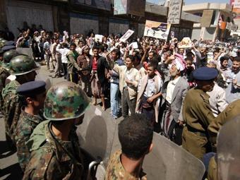 Силовики сдерживают натиск йеменской оппозиции. Фото ©AFP