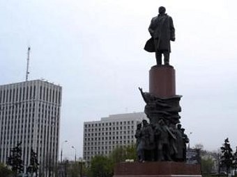 Памятник Ленину на Калужской площади в Москве. Фото с сайта канала ТВ Центр