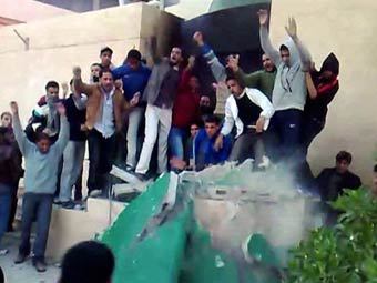 Демонстранты в Триполи. Кадр видеозаписи, переданный ©AFP