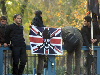 Захватчики британского посольства в Тегеране. Фото ©AFP