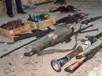 Оружие, изъятое у террористов. Фото Reuters