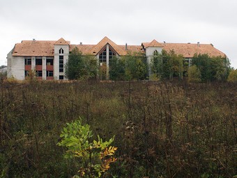 Недостроенная школа в Гати. Фото с сайта Орловско-Ливенской епархии