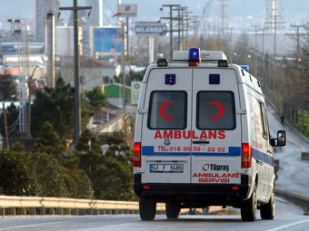 Турецкая "скорая помощь". Фото ©AFP