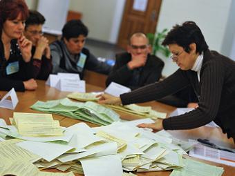 Подсчет голосов на выборах в Верховную Раду. Фото РИА Новости, Алексей Куденко