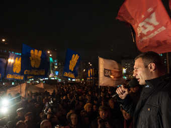 Лидер партии "Удар" Виталий Кличко выступает на акции протеста у ЦИК. Фото РИА/Алексей Фурман