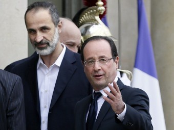 Ахмед Муаз аль-Хатиб и Франсуа Олланд. Фото ©AFP