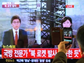 Репортаж о запуске северокорейской ракеты на южнокорейском телевидении. Фото ©AP