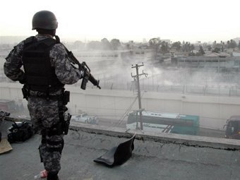 Полицейский у мексиканской тюрьмы. Архивное фото  AFP
