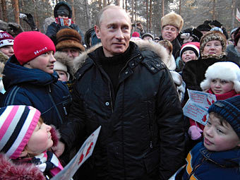 Владимир Путин возле резиденции Деда Мороза в Великом Устюге. Фото: Сергей Гунеев / РИА Новости, архив