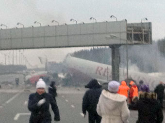 На борту упавшего во "Внуково" самолета находились 12 человек