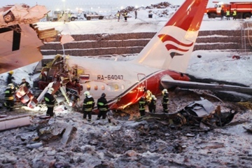 Спасатели на месте аварии Ту-204. Фото пресс-службы МЧС России