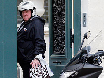 Жерар Депардье у своего дома в Париже. Фото: Benoit Tessier / Reuters