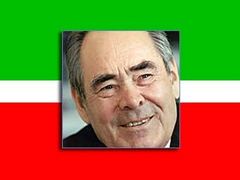Минтимер Шаймиев на фоне флага Татарстана, фото с сайта президента