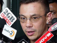 Чемпион мира по боксу в первом полусреднем весе Константин Цзю в аэропорту Сиднея после боя с Шармбой Митчеллом. Фото с официального сайта боксера