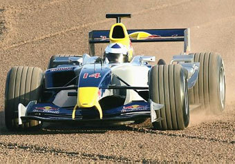 На трассе пилот команды Red Bull Дэвид Култхард. Фото с сайта planet-f1.com