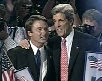 Кандидат в вице-президенты США Джон Эдвардс (слева) и кандидат в президенты Джон Керри. Кадр CNN, архив