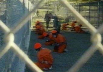 Узники тюрьмы на базе Гуантанамо. Кадр ТВС,архив
