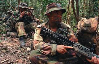 Гуркхские стрелки в джунглях. Фото с сайта http://www.geocities.com/ Heartland/Flats/6804/
